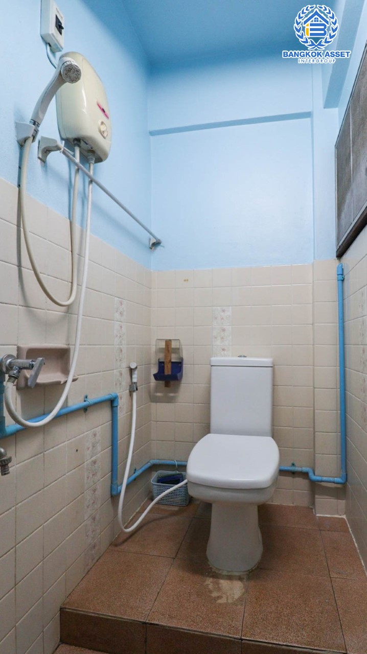 *****ทาวน์เฮ้าส์มือสอง ซอยบางแวก46 บางแวก เนื้อที่เยอะถึง 16 ตร.ว. ฟังก์ชัน 2 ห้องนอน 2 ห้องน้ำ 1 ที่จอดรถ ทำเลดี เดินทางสะดวก เชื่อมต่อได้หลายเส้นทาง ใกล้เดอะมอลล์ บางแค รถไฟฟ้าสายสีน้ำเงิน "สถานีภาษีเจริญ" และทางด่วน "กาญจนาภิเษก"